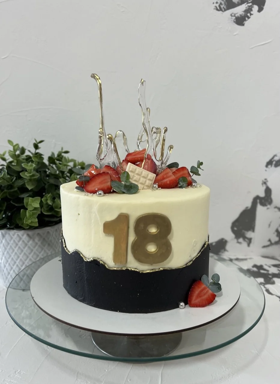 Chrisi Cake 27